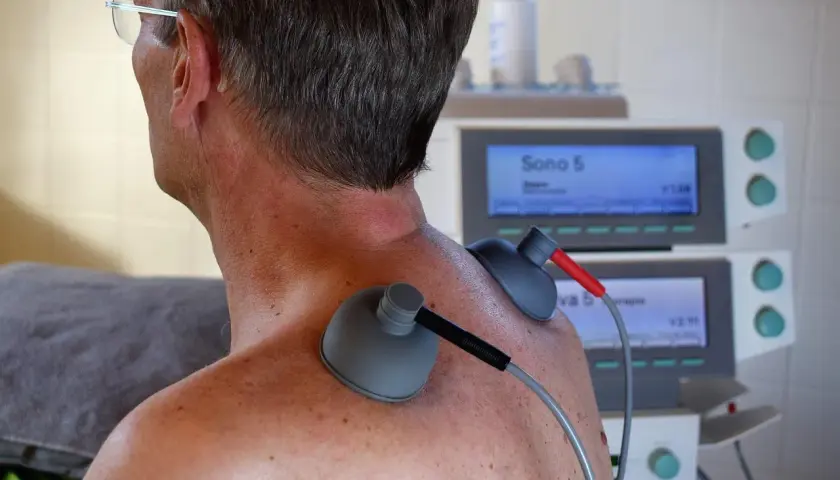 Rehabilitacja ultradźwięki na czym polega i jak przynosi ulgę w bólu