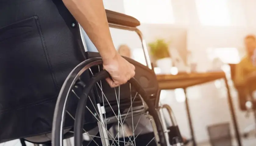 Ile kosztuje wypożyczenie wózka inwalidzkiego? Sprawdź ceny i opcje